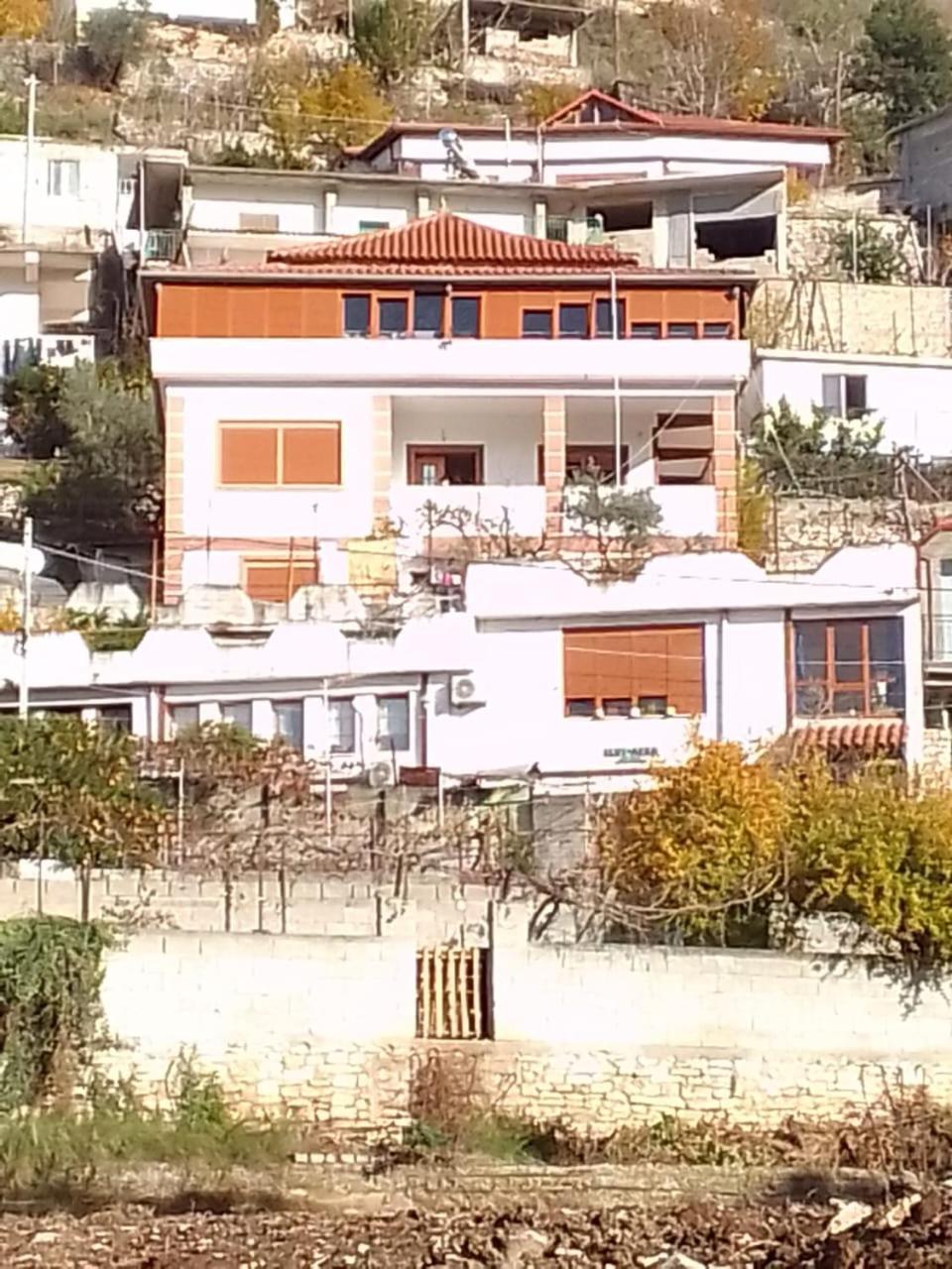 Elvi Aerd Apartment Berat Exterior foto